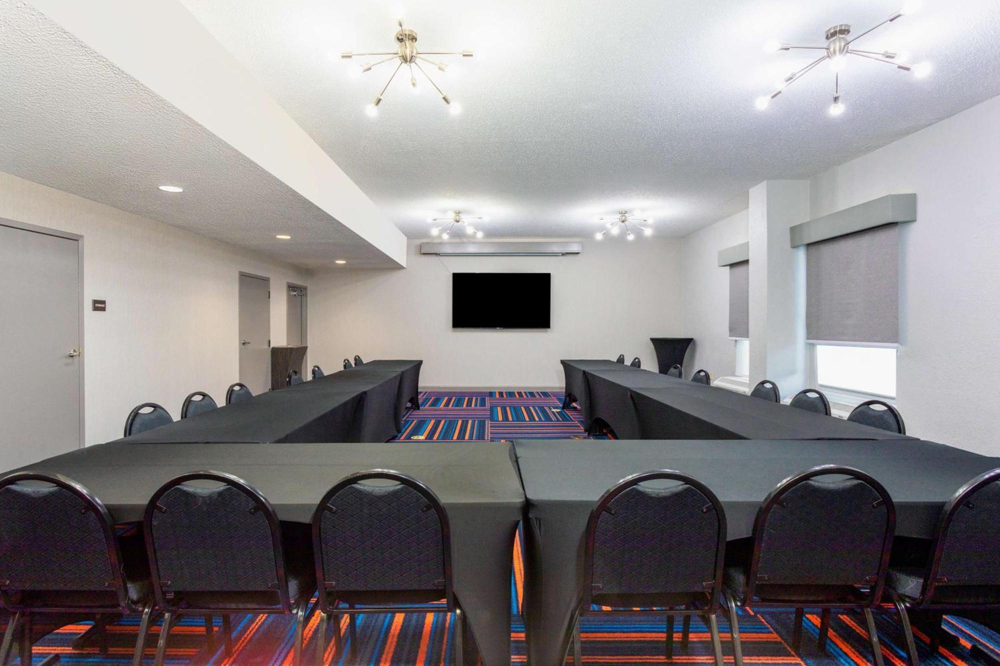 Hampton Orlando-airport Hotel 3*