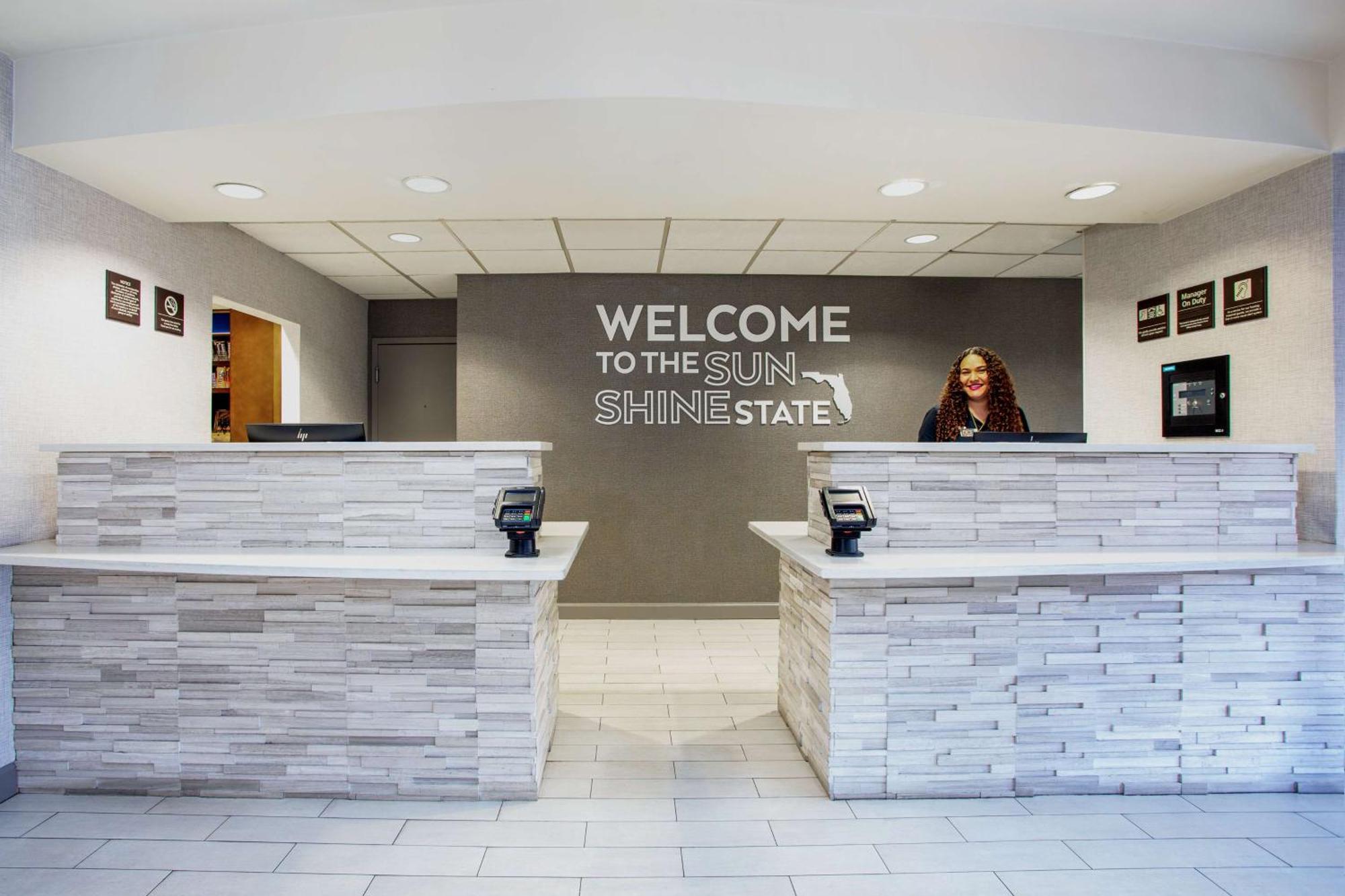 Hotel Hampton Orlando-airport 3*